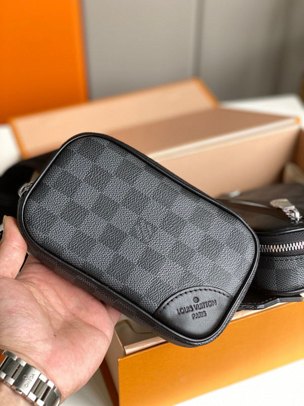 l0*is V*t0n scott messenger