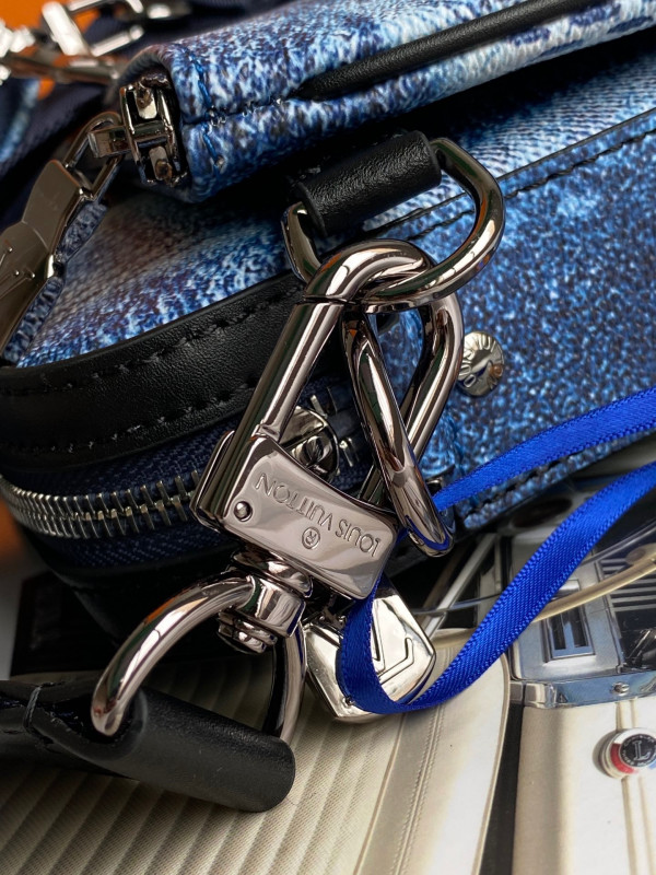 l0*is V*t0n trio messenger