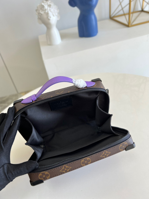 l0*is V*t0n handle soft trunk