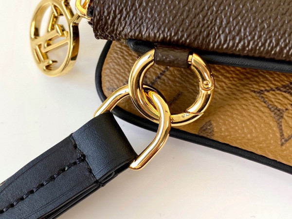 l0*is V*t0n monogram pouch