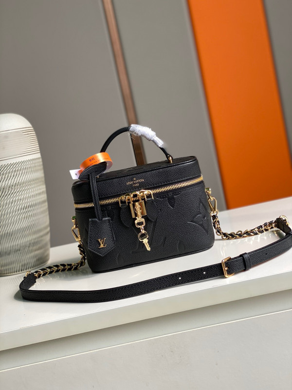 l0*is V*t0n vanity pm