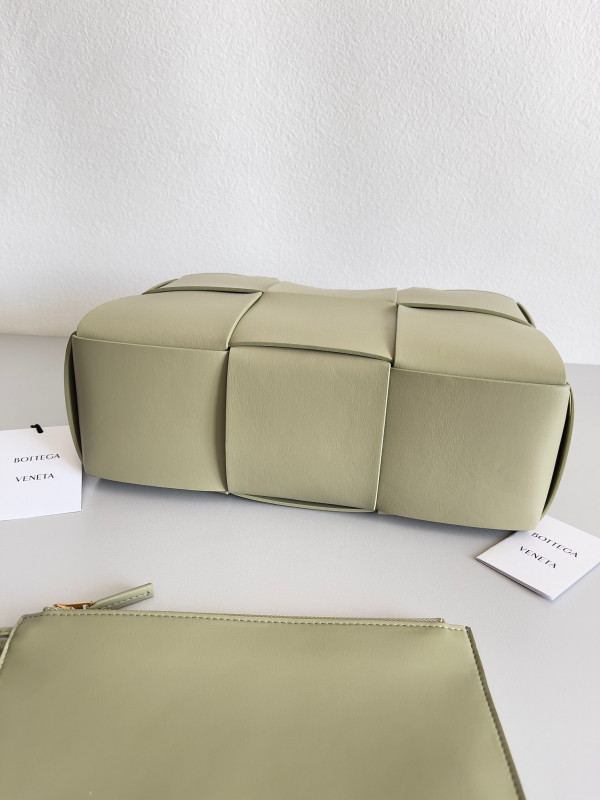 bo*te*ga Ve*ne*ta small arco tote bag