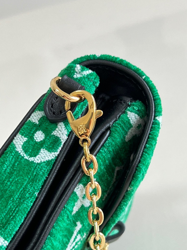 l0*is V*t0n micro metis