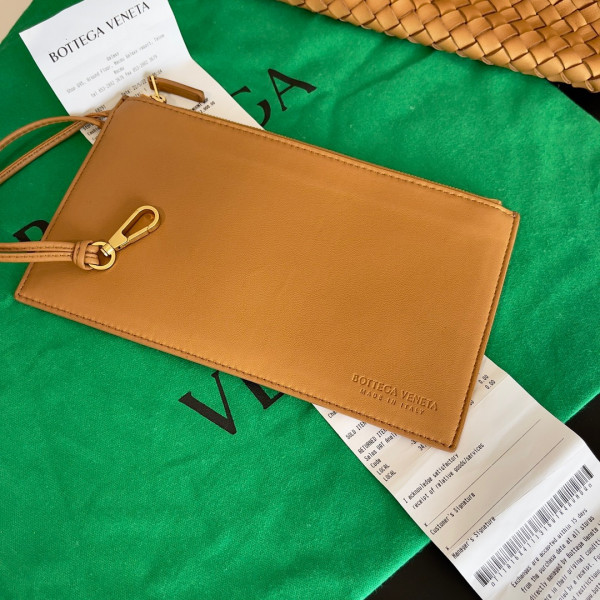 bo*te*ga Ve*ne*ta medium andiamo