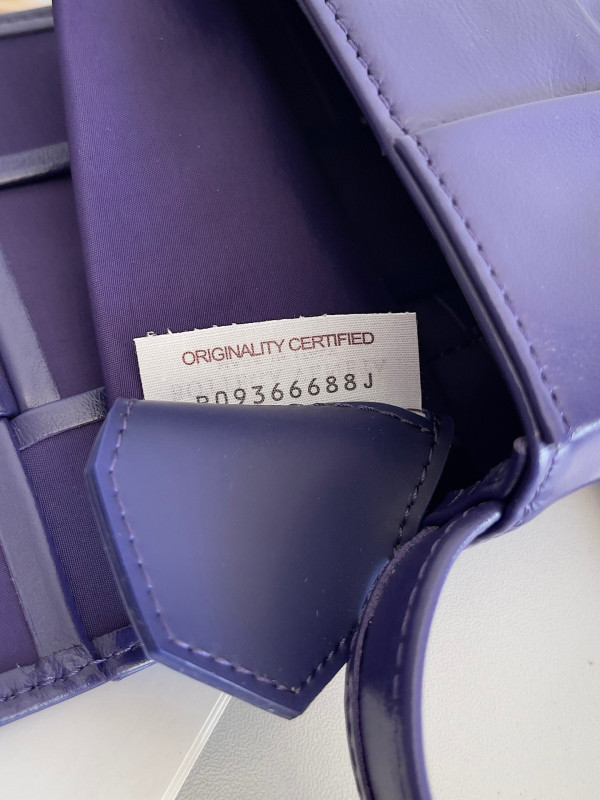 bo*te*ga Ve*ne*ta candy mini cassette-12*8*4cm