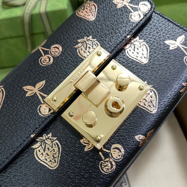 G*u*i padlock small berry shoulder bag