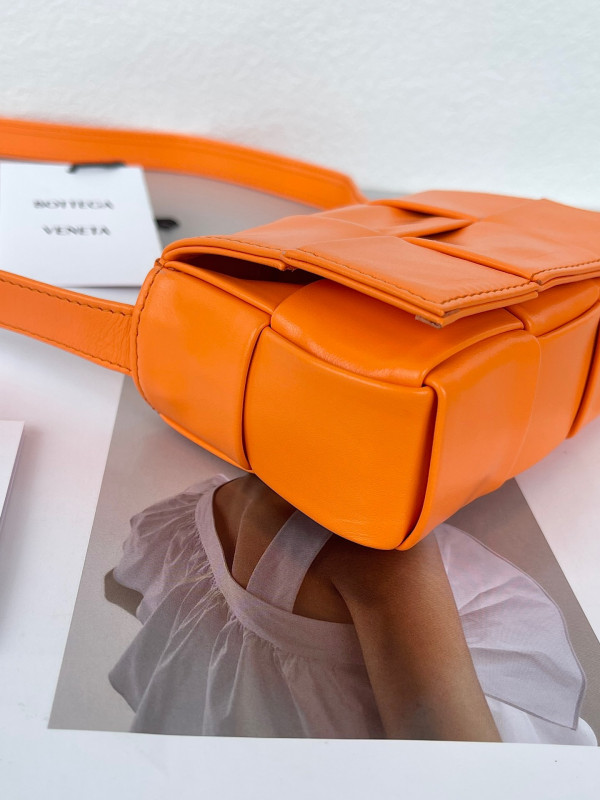 bo*te*ga Ve*ne*ta candy mini cassette-12*8*4cm