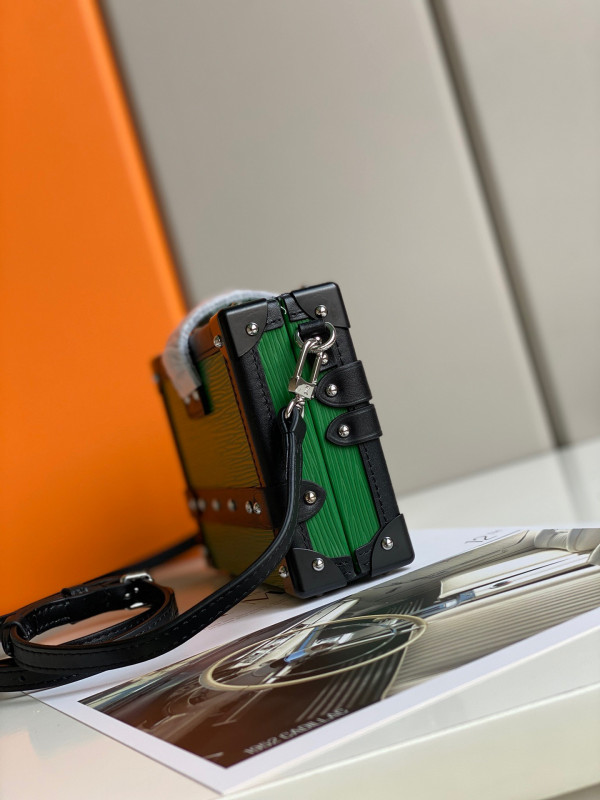 l0*is V*t0n petite malle