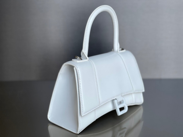 Ba*len*cia*ga hourglass