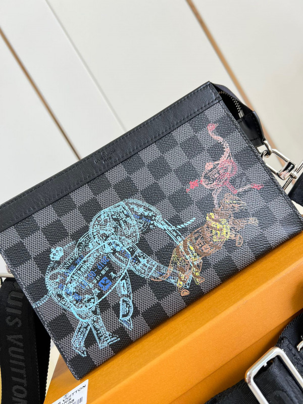 l0*is V*t0n gaston wearable