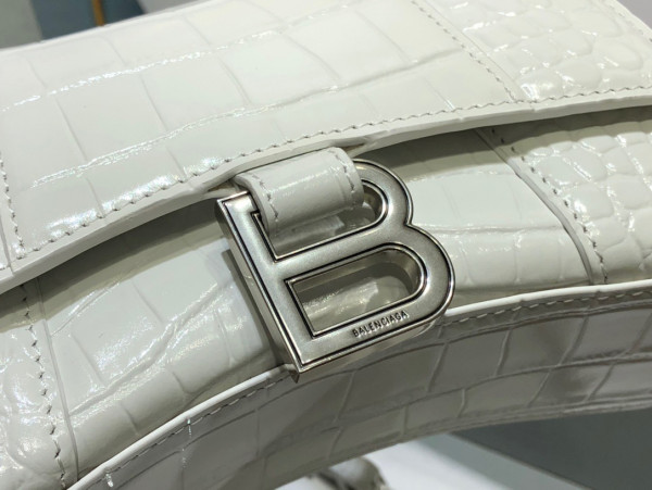 Ba*len*cia*ga hourglass