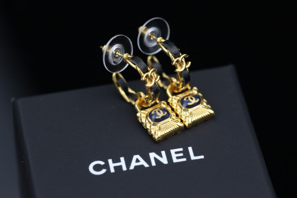 CL EARRINGS