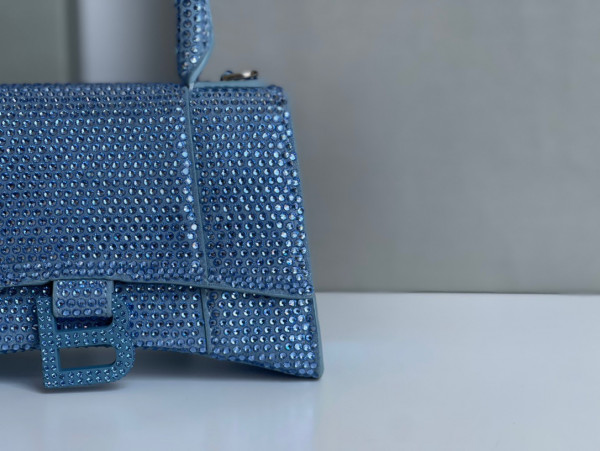 Ba*len*cia*ga hourglass