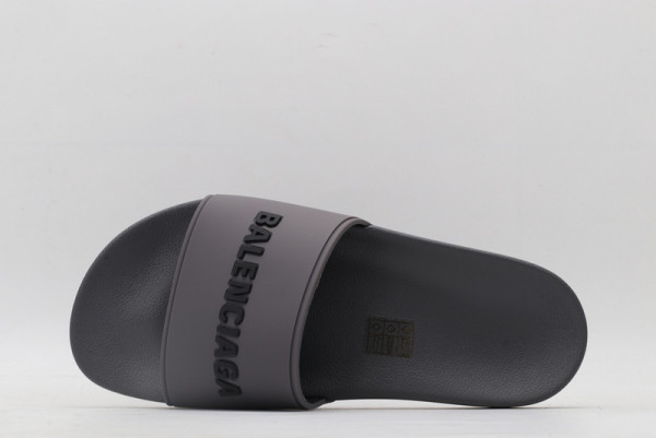 Ba*len*cia*ga pool slide sandal