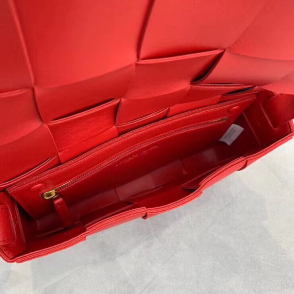 bo*te*ga Ve*ne*ta cassette