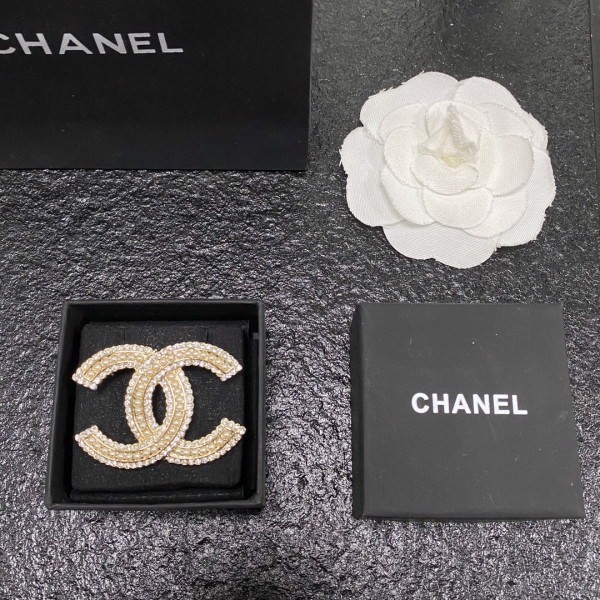 CL BROOCH