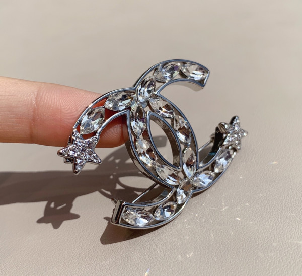 CL BROOCH