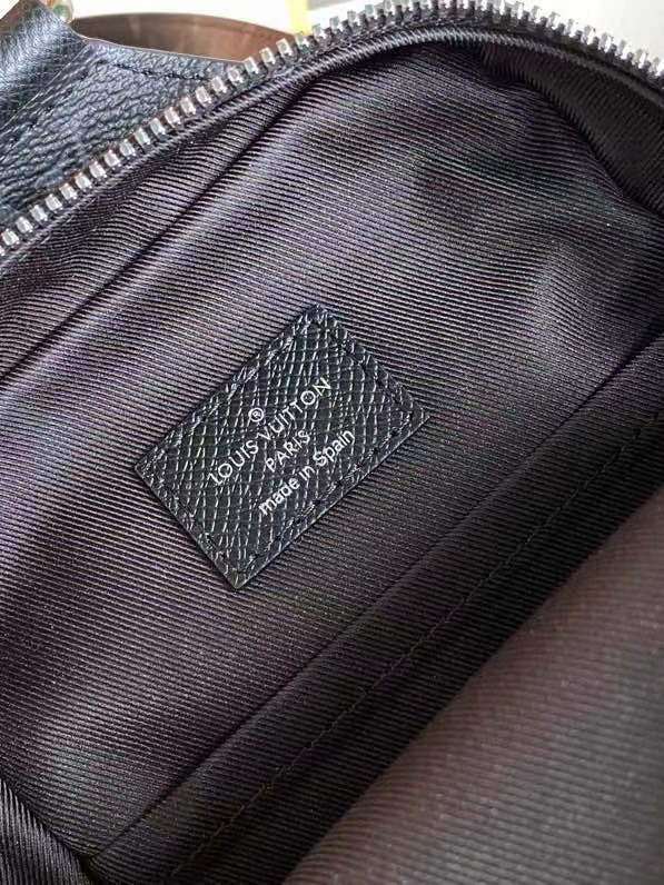 l0*is V*t0n outdoor slingbag