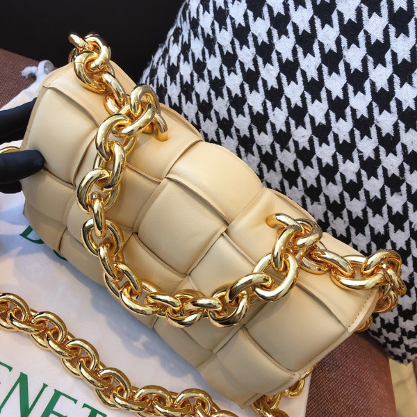 bo*te*ga Ve*ne*ta the chain cassette