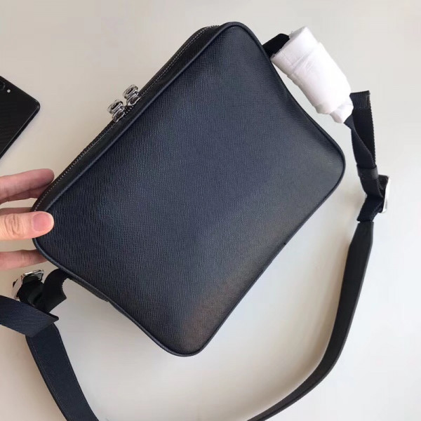 l0*is V*t0n outdoor messenger pm