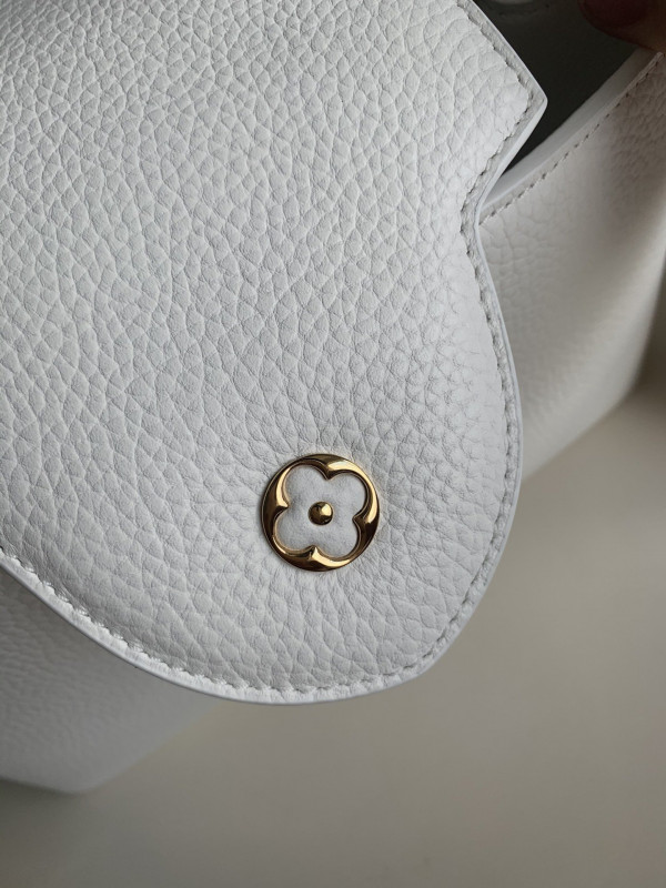 l0*is V*t0n capucines pm