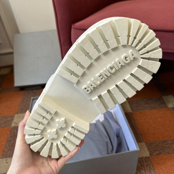 Ba*len*cia*ga alaska fur bootie