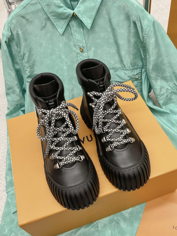 l0*is V*t0n ruby flat ranger