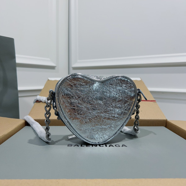Ba*len*cia*ga  le cagole heart mini metallic crinkled-leather shoulder bag