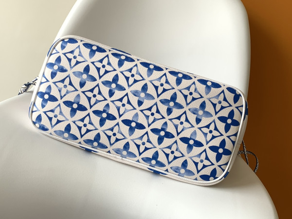 l0*is V*t0n neverfull mm