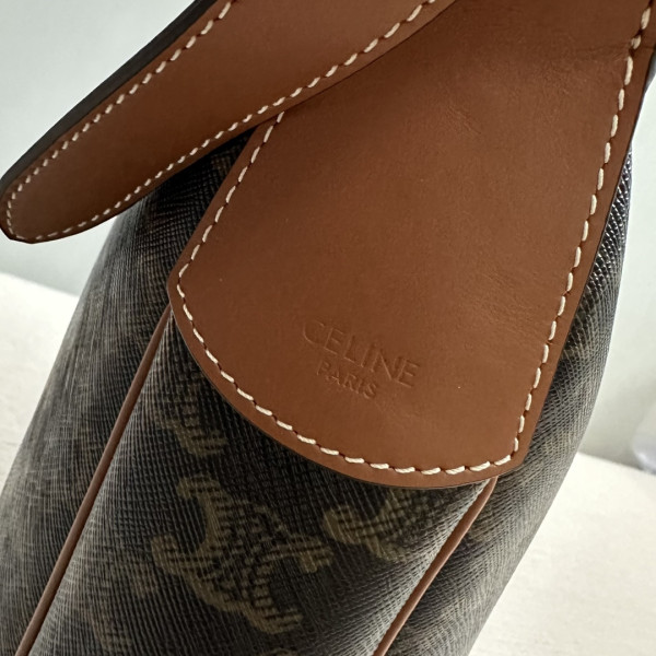 celin* heloise cuir triomphe bag in S*pple calfskin