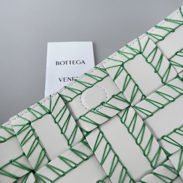 bo*te*ga Ve*ne*ta cassette-23*15*5.5cm