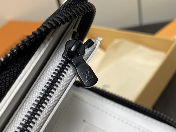 l0*is V*t0n zippy wallet-10*20*2 cm