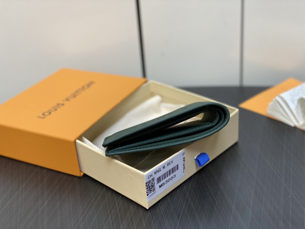 l0*is V*t0n multiple wallet-11.5*9*1.5cm