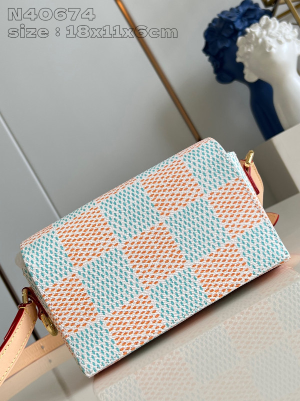 l0*is V*t0n steamer wearable wallet-18*11*6.5cm