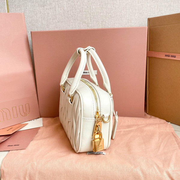 M*um*u arcadie matelassé nappa leather bag-19*13*6cm