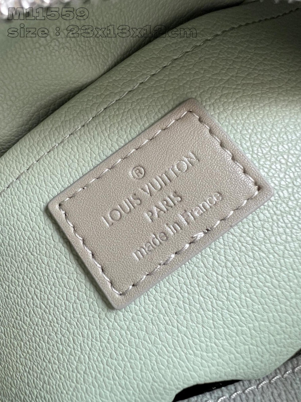 l0*is V*t0n locker dopp kit bag-23*13*12cm