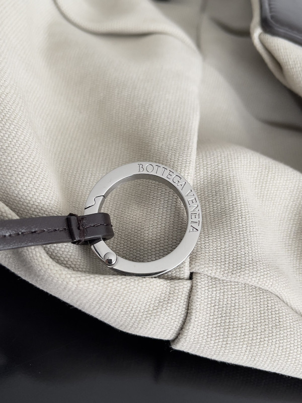 bo*te*ga Ve*ne*ta arco tote