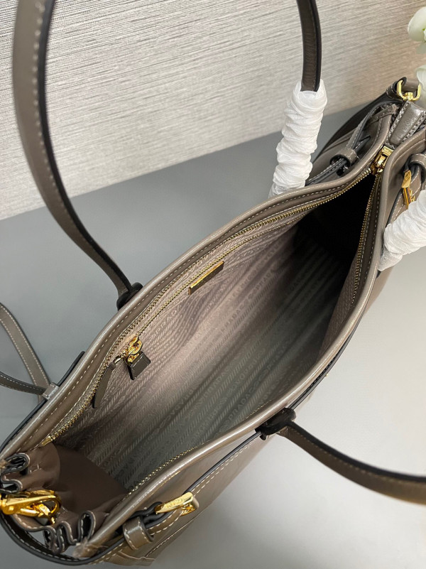 Pra*a large leather handbag