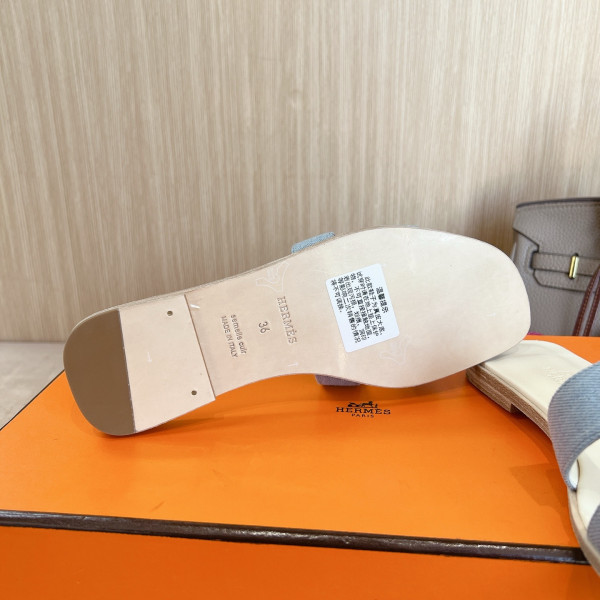 H**mes sandals