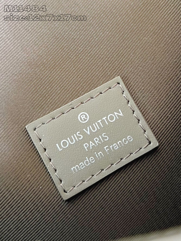 l0*is V*t0n fastline wearable wallet