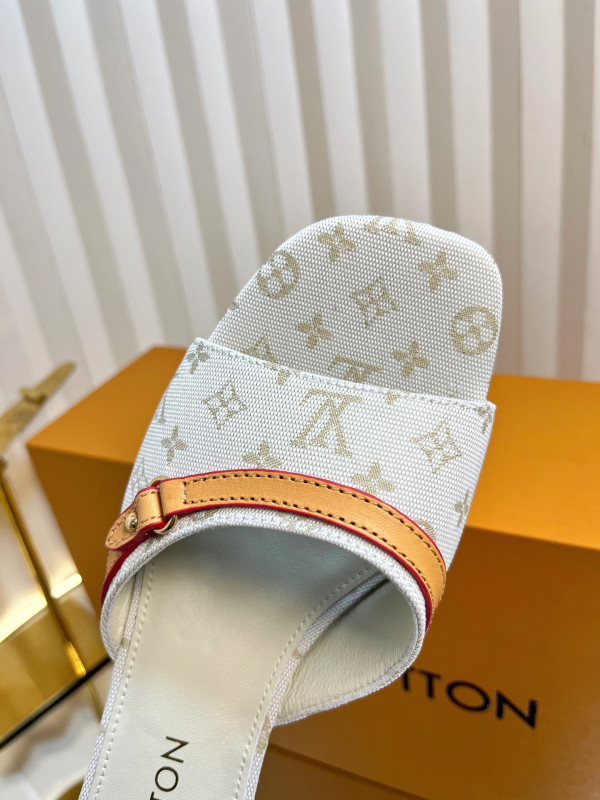 l0*is V*t0n slippers