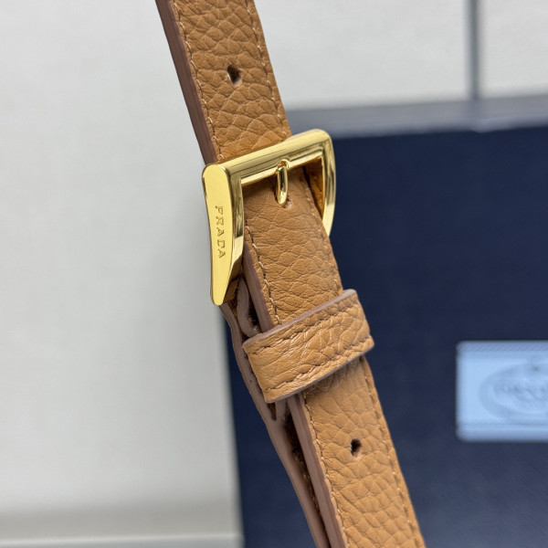 Pra*a small leather shoulder bag-26*14*9.5cm