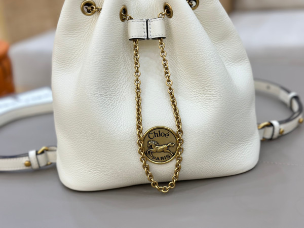 Chloe bracelet backpack in grained leather- 22*20*10.5cm
