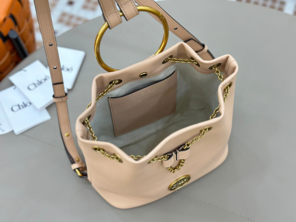 Chloe bracelet backpack in grained leather- 22*20*10.5cm