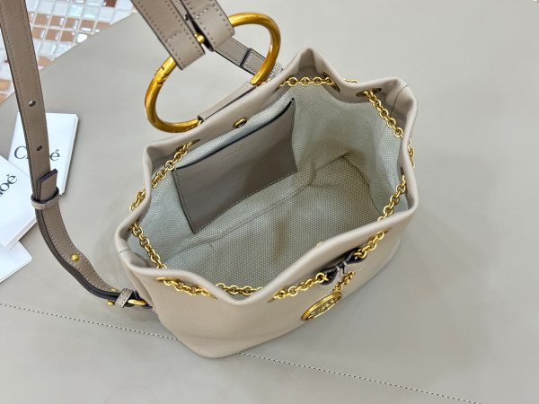 Chloe bracelet backpack in grained leather- 22*20*10.5cm