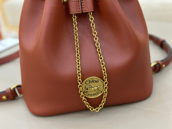 Chloe bracelet backpack in grained leather- 22*20*10.5cm