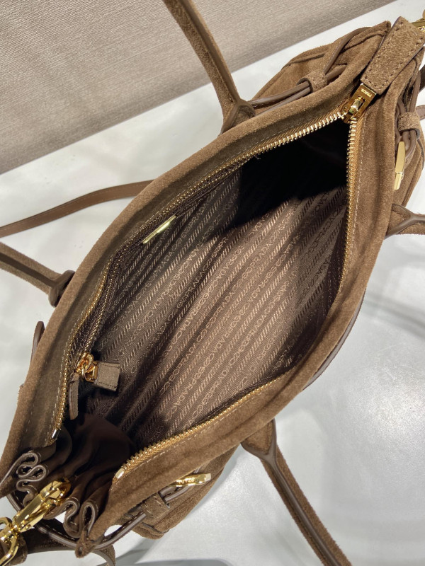 Pra*a medium leather handbag